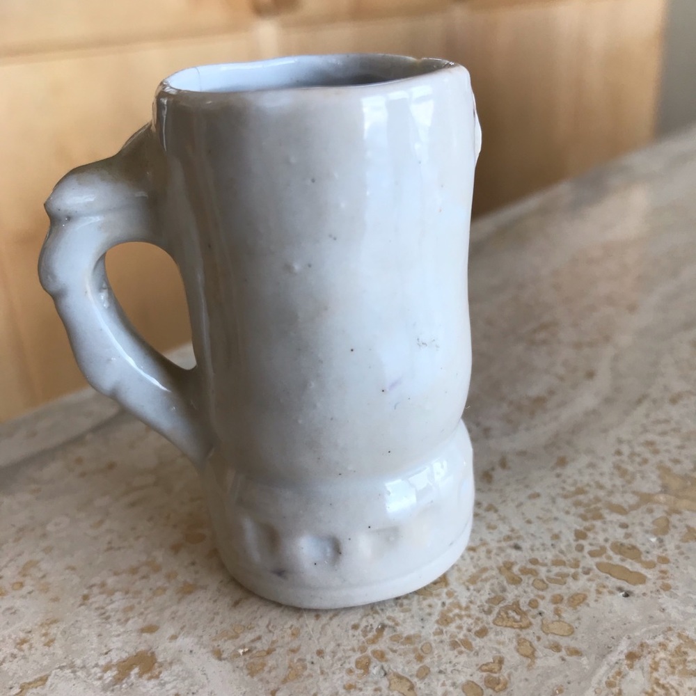 VINTAGE MINITATURE COW MUG - Picture 4 of 8